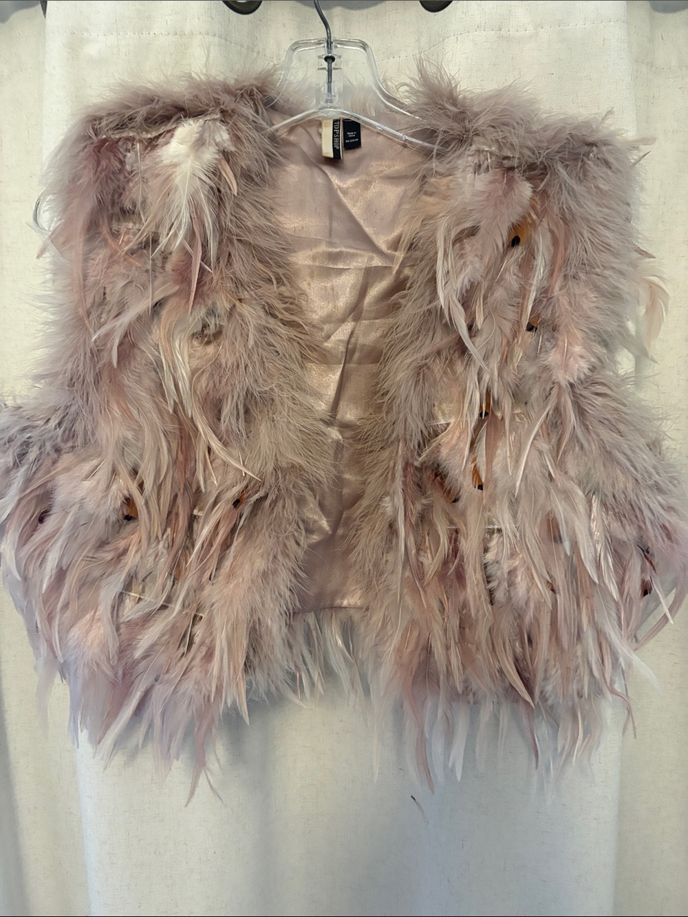Feathered chicken Fur Vest in Dusty Pink - Picture 1 of 4